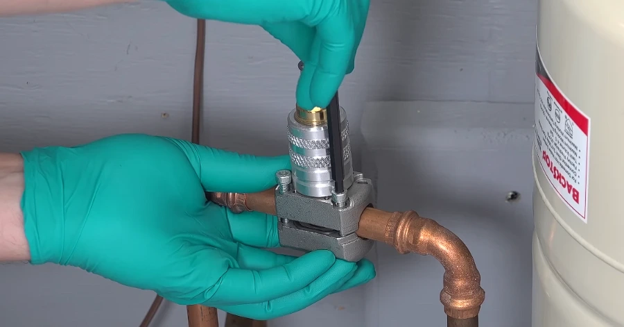 Pipe freezing tool clamped on copper pipe for a no-drain repair